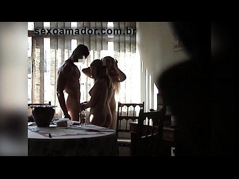 ❤️ Inimbitahan ng mga sex friends ang isang higanteng lalaki at isang threesome kasama niya ❤️❌ Porn video sa amin ﹏