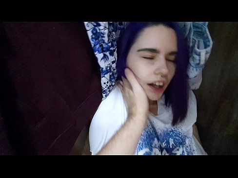❤️ Natagpuan ang aking kapatid na babae sa aparador at tinulungan ang kanyang cum ❤️❌ Porn video sa amin ﹏